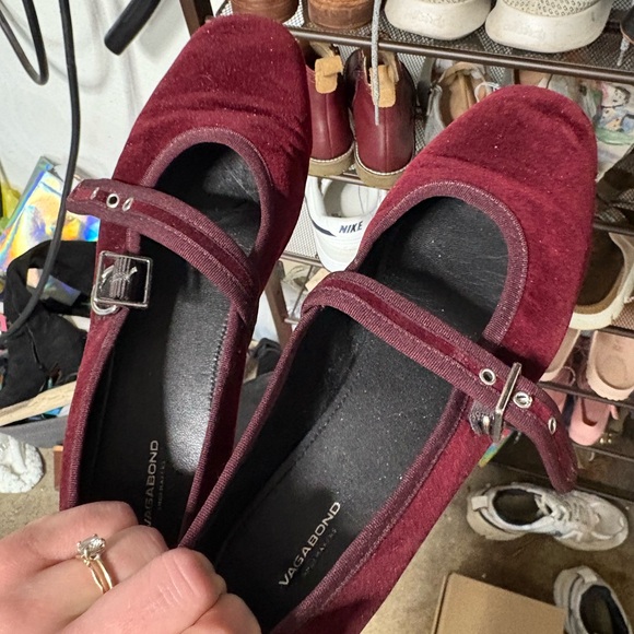 Vagabond wine velvet flats with buckle - Picture 3 of 5